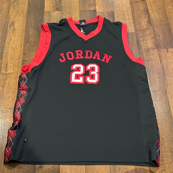 Michael Jordan Black and Red 23 jersey men’s size XL - Picture 1 of 5